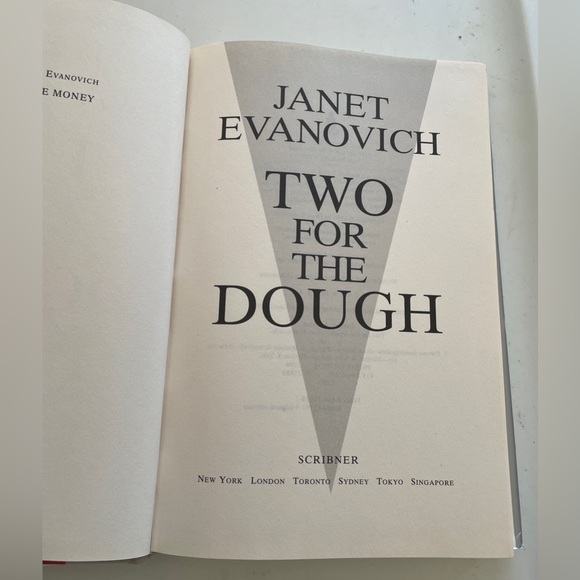 Two for the Dough by Janet Evanovich (1996, Hardcover, Autographed) - Picture 4 of 10